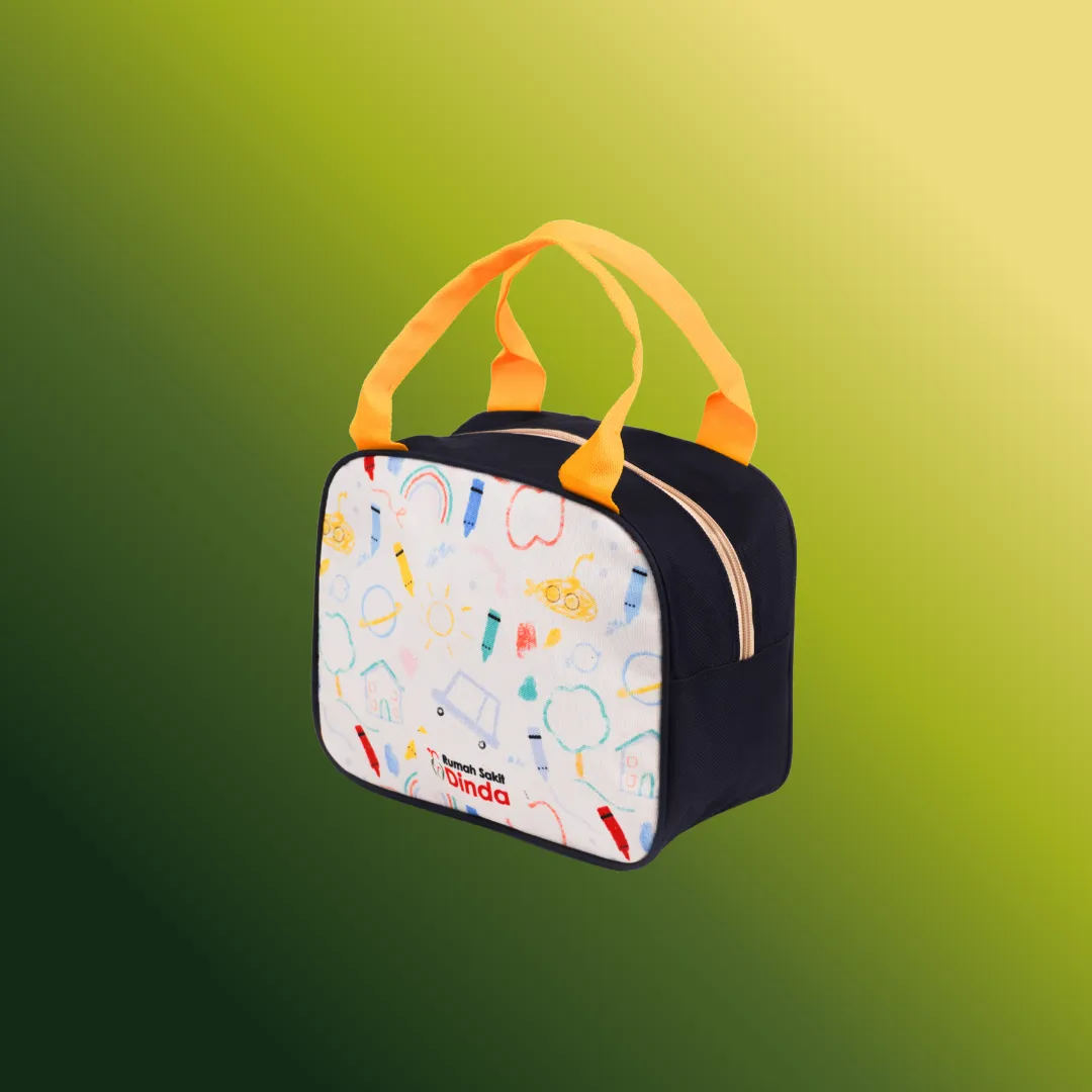 Tas bekal anak dengan pegangan oranye dan panel bercetak penuh warna.